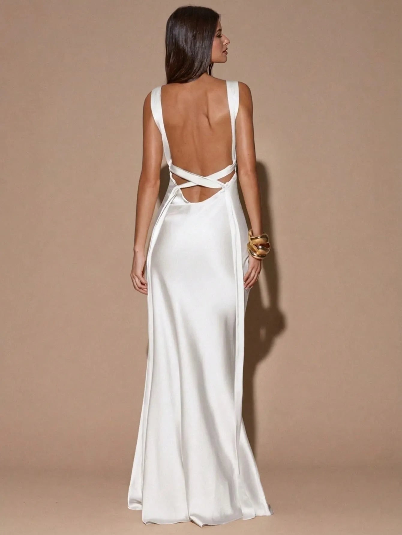 Vestido Maxi Satinado Espalda Abierta Cruzada
